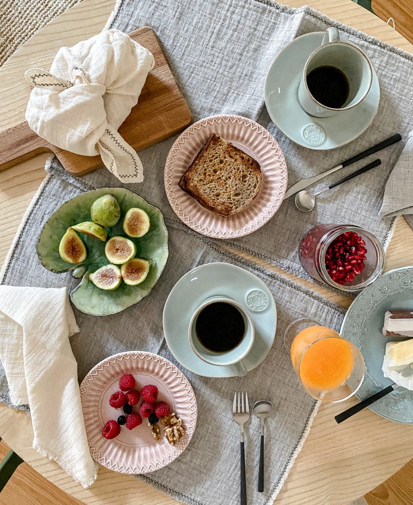 breakfast by Catarina Zimbarra