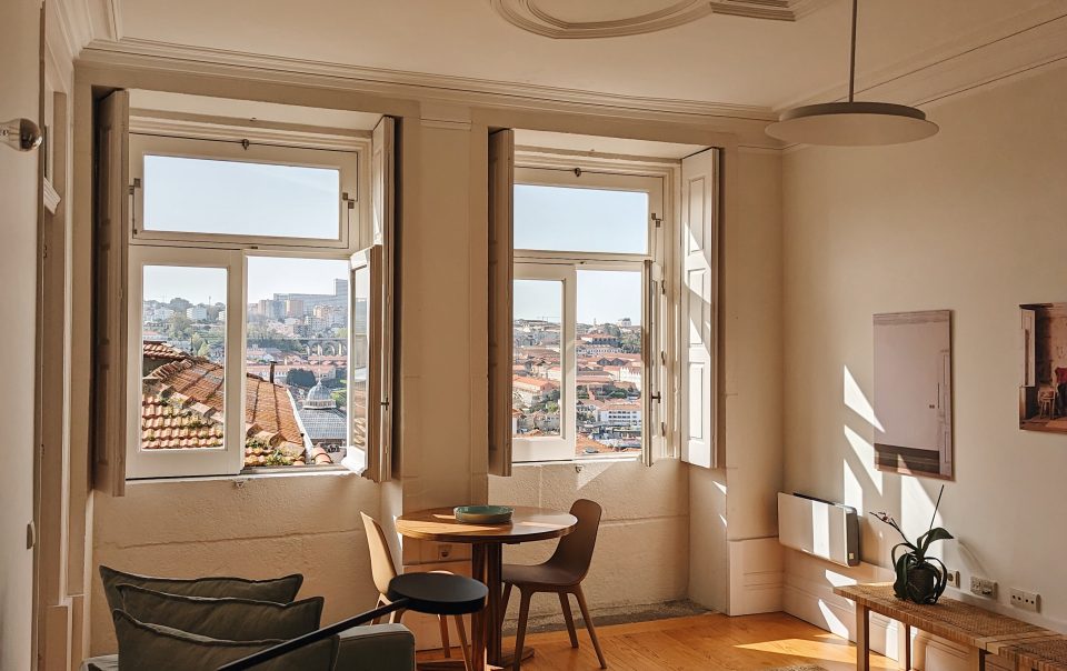 B28-Apartments-Porto-Portugal-centro-historico-do-porto-Quarto-Apartment-4A-Sala-de-Estar-Living-Space