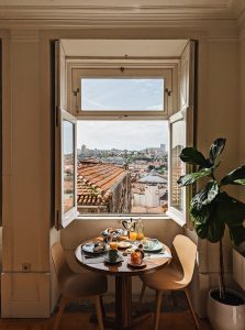 B28-Apartments-Porto-Portugal-centro-historico-do-porto-Quarto-Apartment-4A-pequeno-almoco-Breakfast